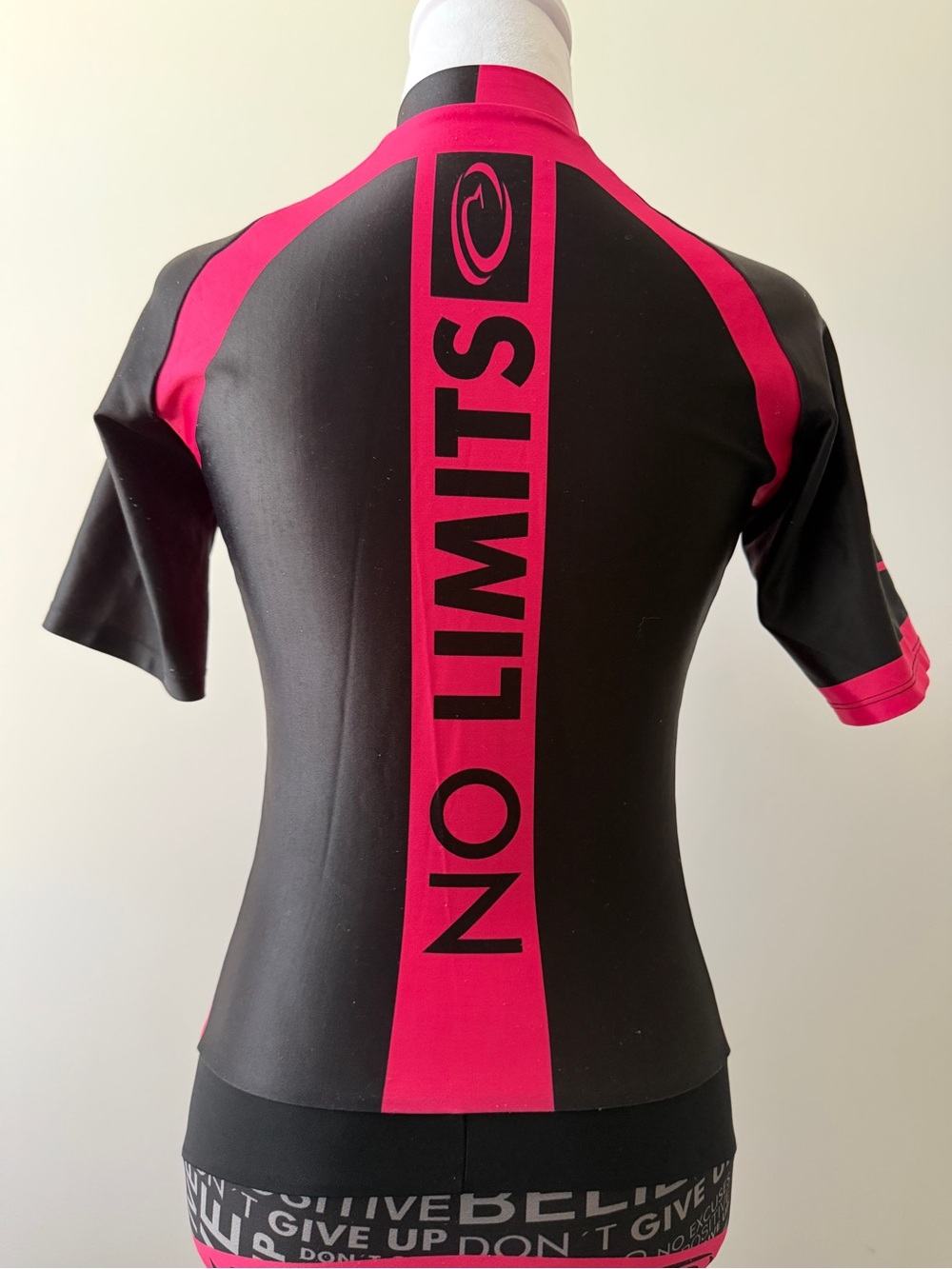 Preloved Canariam Women’s No Limits Pink & Black Speed Skating Skinsuit - Picture 8 of 10